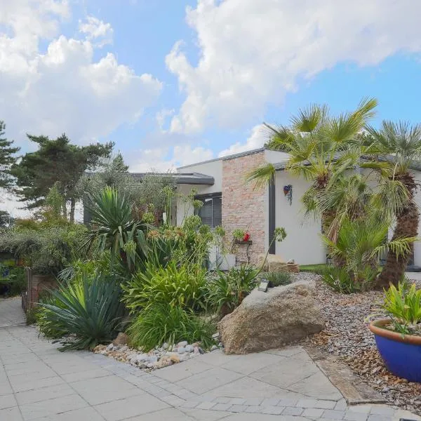 Gîte Les Galets Blancs, Hotel in Trébeurden
