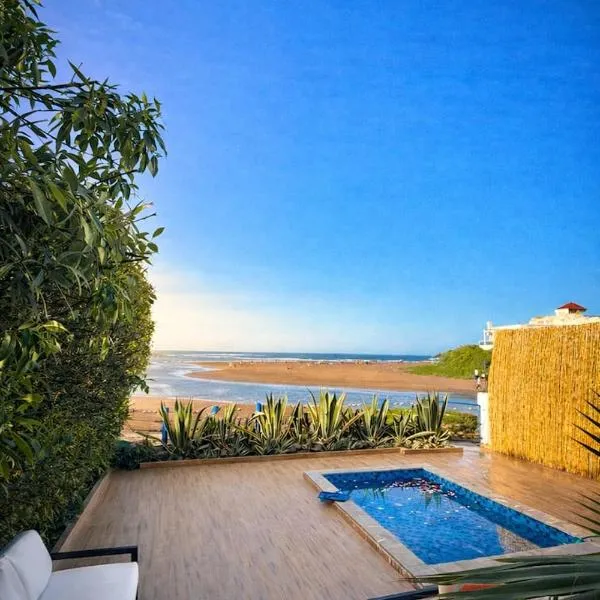 Villa with pool and beach access, hotel v destinaci Ben Slimane