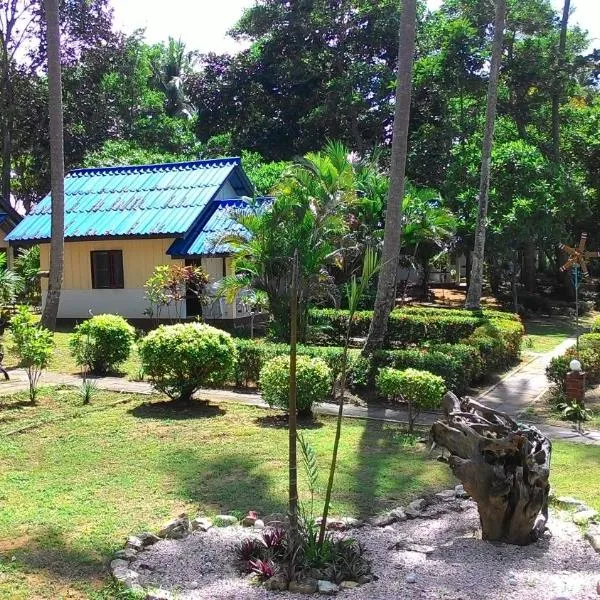 Sukorn Andaman Beach Resort, hotel in Ko Sukon