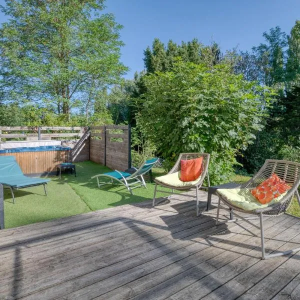 Maison avec piscine et jacuzzi, hótel í Revel
