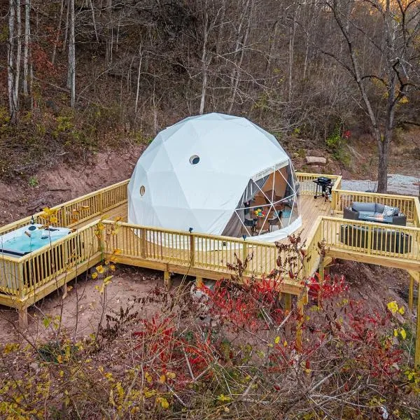 Romantic Geodesic Dome Hot Tub Under the Stars, Hotel in Pipestem