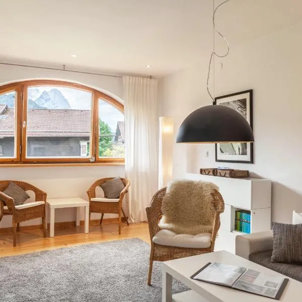 Fewo im Blauen Haus Dg, hotel a Garmisch-Partenkirchen