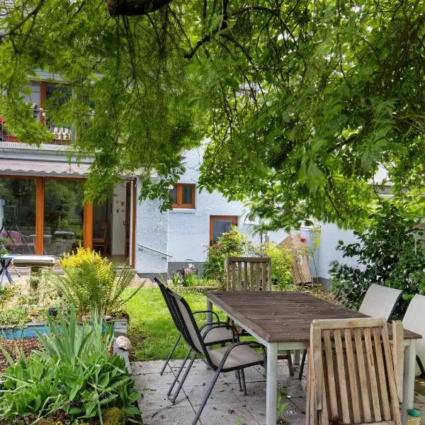 Ferienwohnung mit Garten, hotell i Andernach