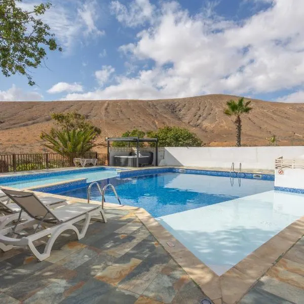 Vivienda Vacacional Sara, hotel u gradu Tetir