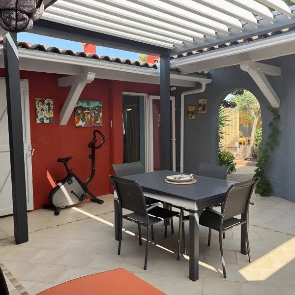 Le Cabanon de vacances avec patio, hotel in Six-Fours-les-Plages