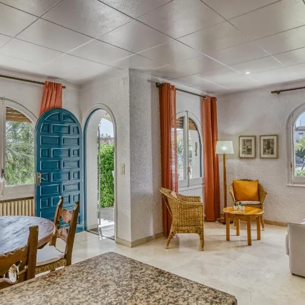 Art- Apartamentos Revilla Tacke H, hotel u gradu Empurijabrava