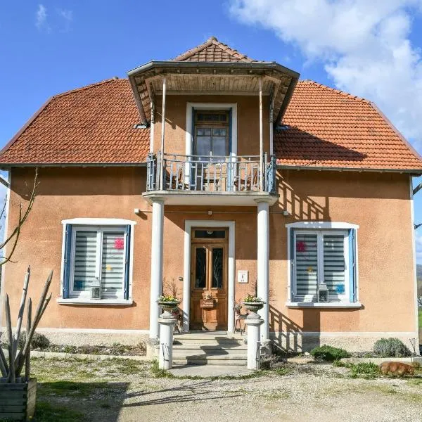 Maison Fleur De Frangipanier, hotel sa Saint-Genix-sur-Guiers