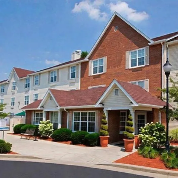 MainStay Suites Bloomington near University, hotel en Bloomington
