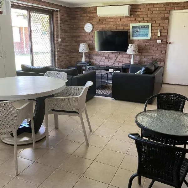 Unit 16, 2 Casuarina Crescent, Jurien Bay WA, Australia, hotel v mestu Jurien Bay