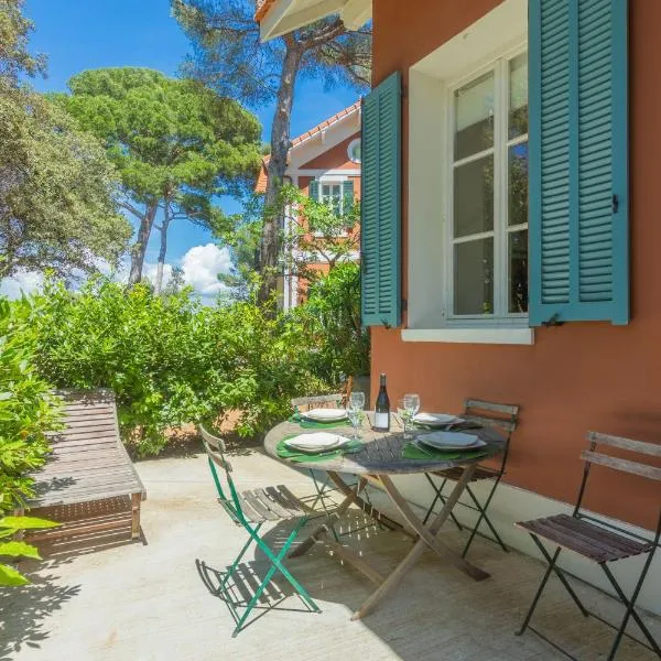 Fréjus में, होटल Chalet au bord de l'eau