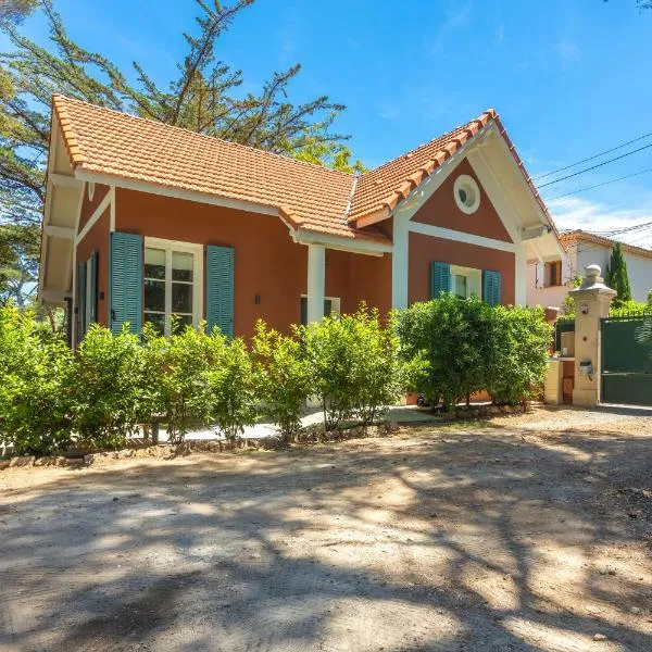 Chalet au bord de l'eau, Hotel in Fréjus