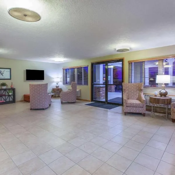 AmericInn by Wyndham Petoskey, Hotel in Petoskey