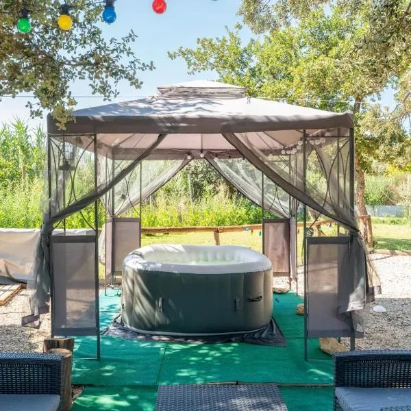Cocoon insolite, Hotel in Pernes-les-Fontaines