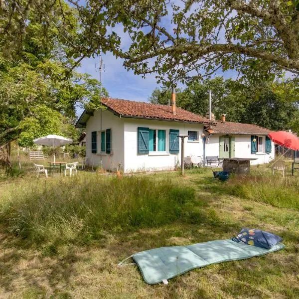Petite maison rustique et atypique โรงแรมในอูร์ตัง
