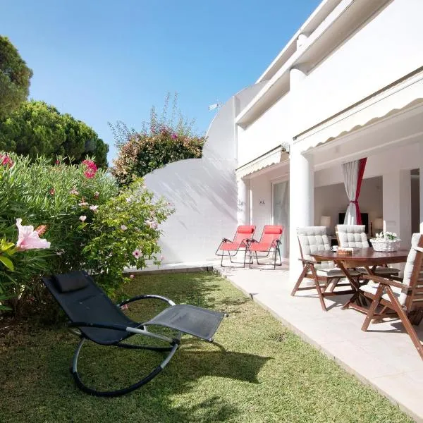 Large apartment in Vale do Lobo, hotel a Almancil