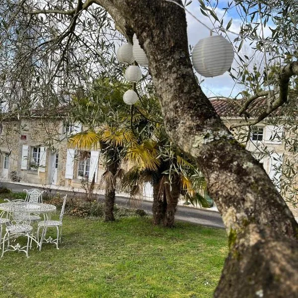 Gite La Cassine, hôtel à Taillant