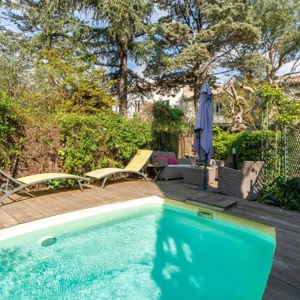 Studio avec piscine à Avignon, hotel in Avignon