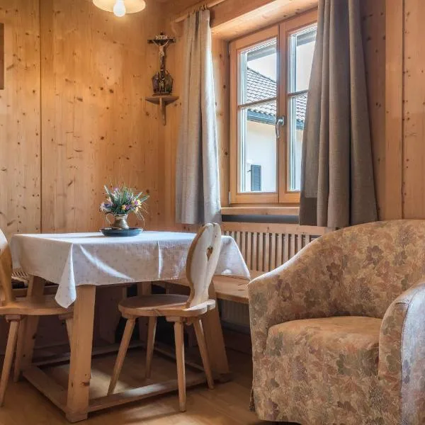 Haus Thurn Apartment A, hotel v destinaci Castelrotto