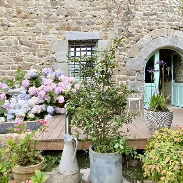 Gîte du Gravier, hotel u gradu La Baussaine