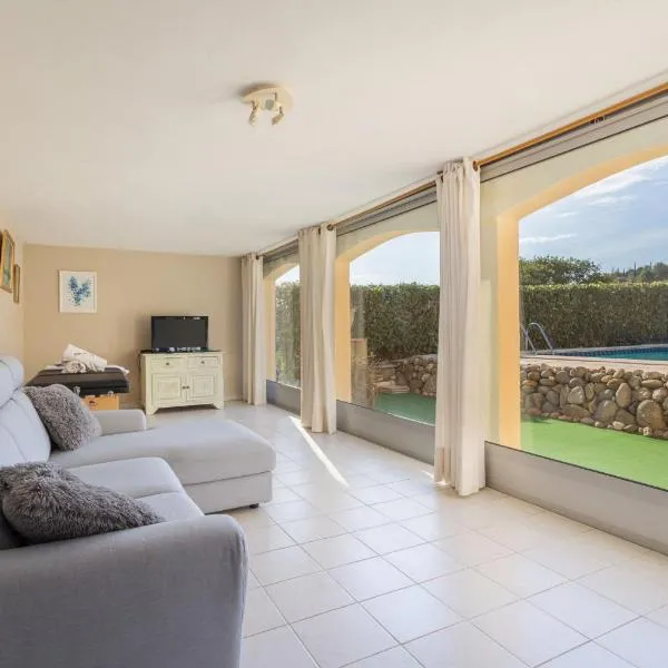 Gîte dels Ocells, hotel u gradu Camélas