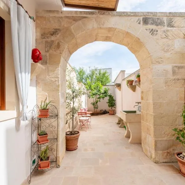 Corte Curatolo – hotel w mieście Martano