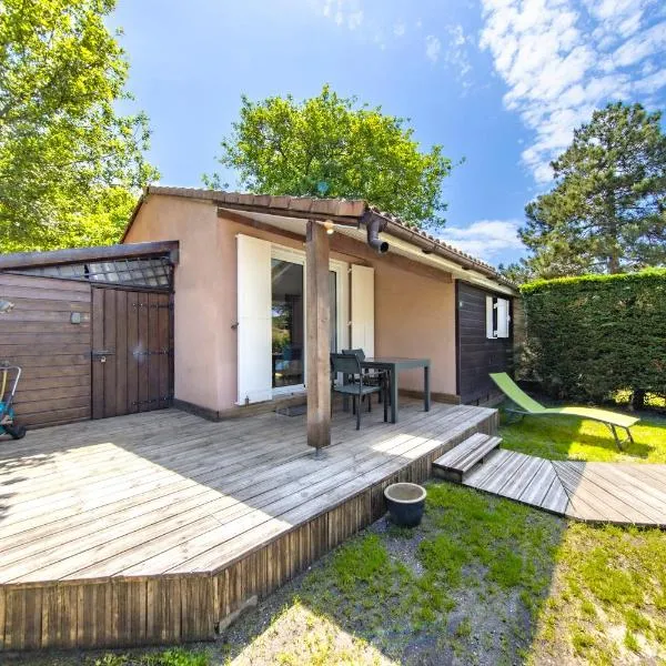 Chalet dans résidence piétonne, hotel i Hourtin