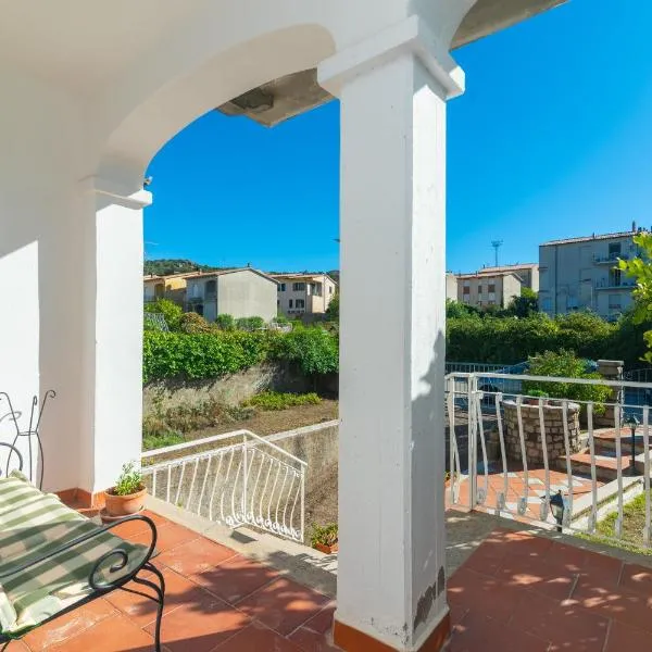 La Casa in Gallura piano terra, hotell i Calangianus