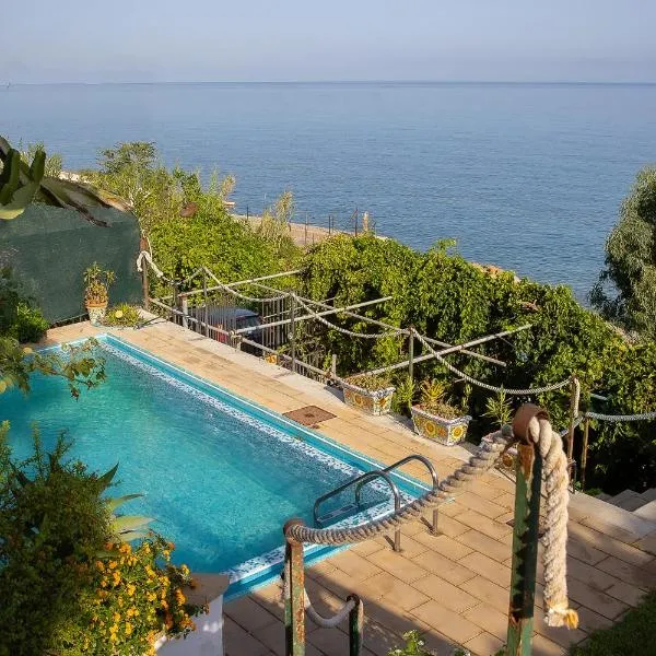 Villa Con Piscina Vista Mare, hotel u gradu 'Santo Stefano'