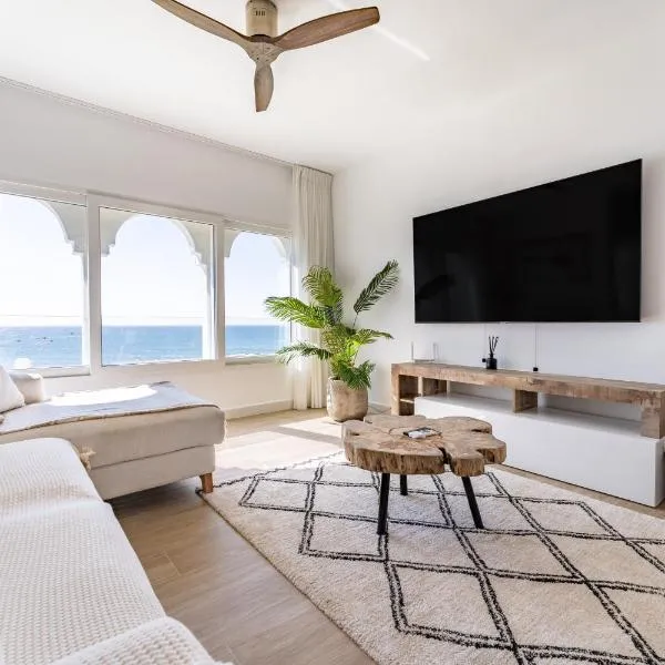 219 Frontline beach Luxurious, hotel di Mijas Costa