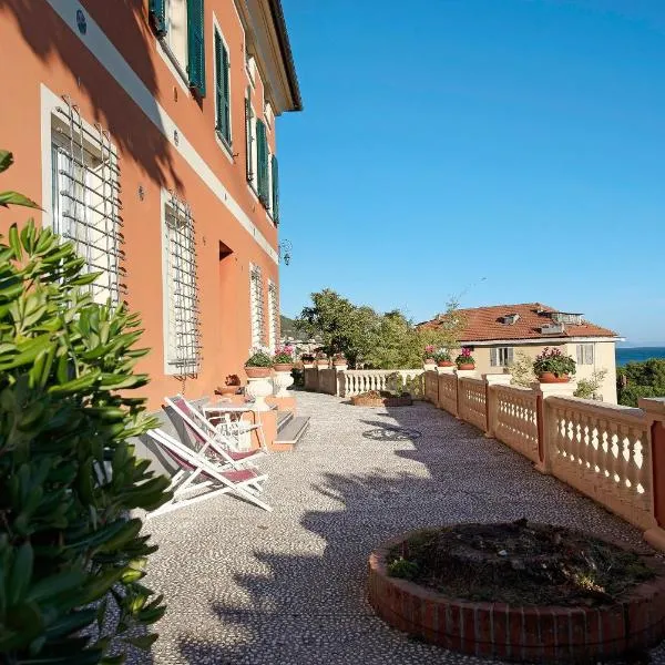 Trilocale in villa vista mare Apt 2, hotell sihtkohas Varazze