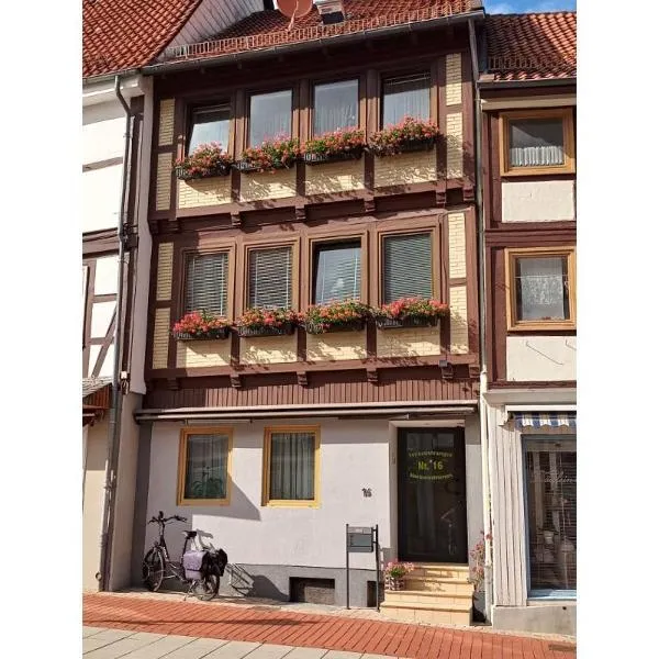 Haus am Markt Fewo 2، فندق في Schöningen