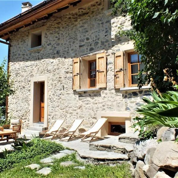Chalet Pierre - vue sur le Pelvoux, хотел в Ризул