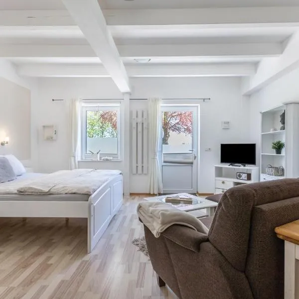 Haevn am Meer, Apartm Bergkristall, Hotel in Reußenköge