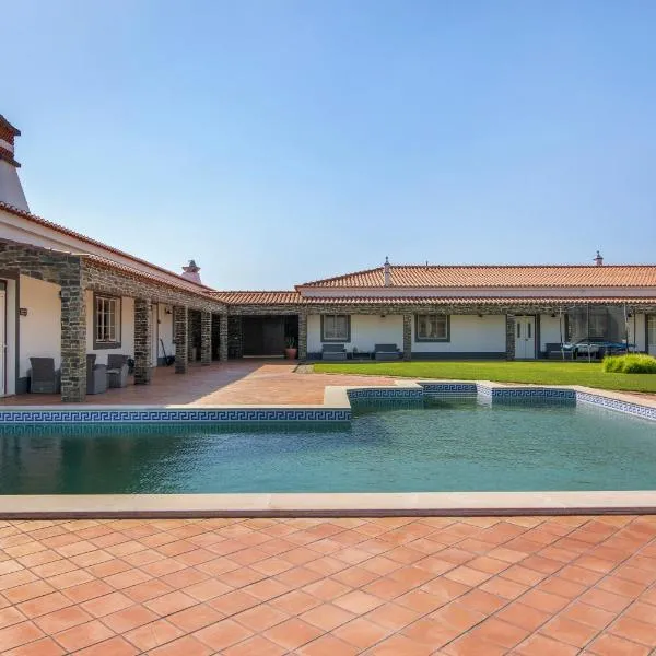 Casas do Monte, отель в городе Giões