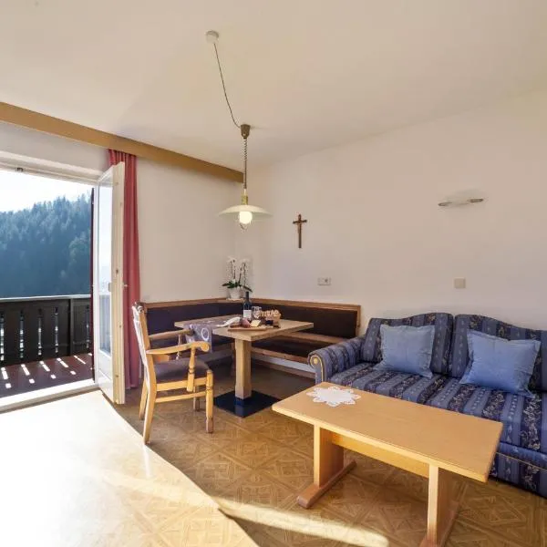 Residence Pichler Apartment 3, hotel sa San Leonardo in Passiria