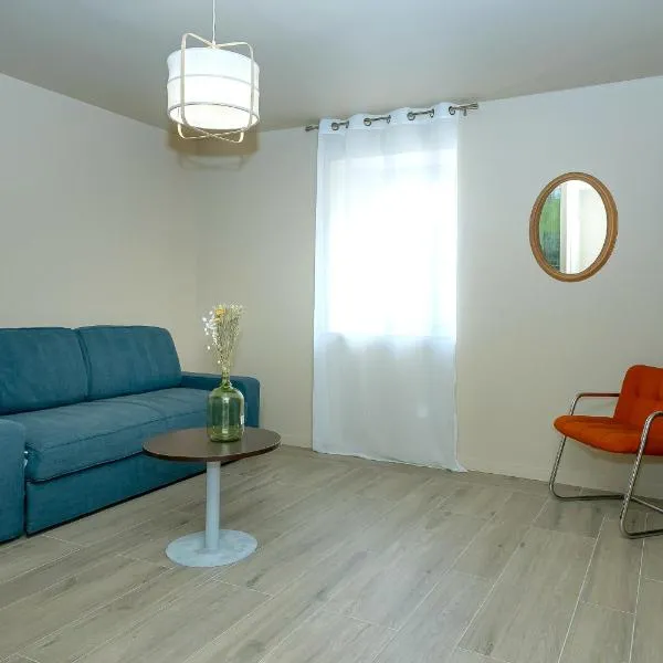 Gite La Maison Du Tisserand Pa, hotel u gradu Les Abrets en Dauphine