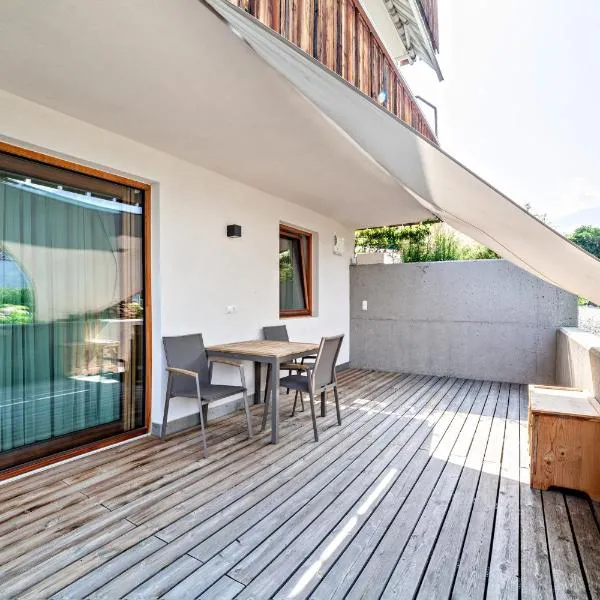 Langstein Wohnung Golden, hotelli kohteessa Coldrano