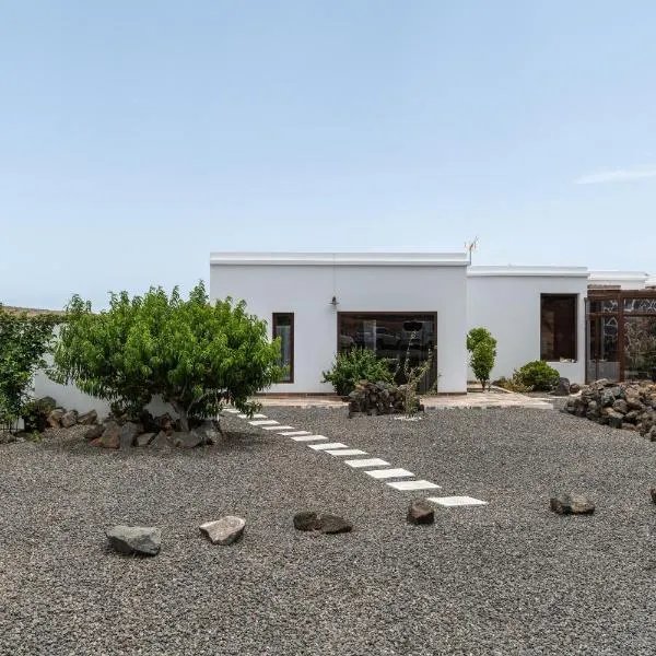 Guenia ll, hotel a El Mojón