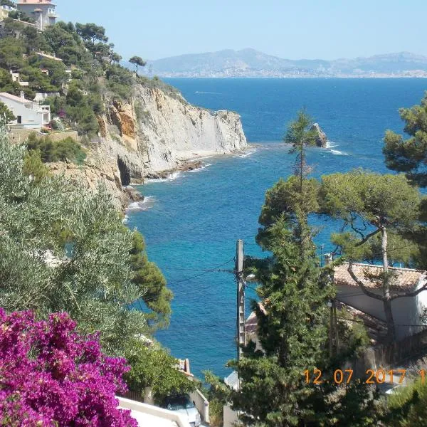 Gîte rénové Calanque La Vesse, Hotel in Le Rove