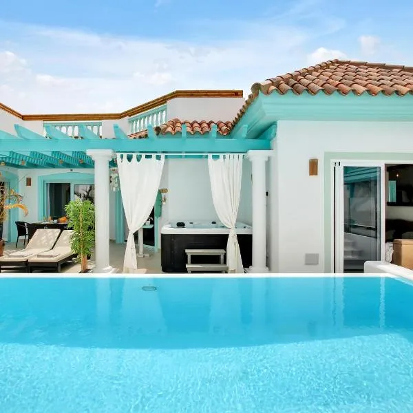 Orange Light with private pool, hotel in Corralejo
