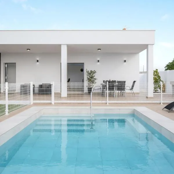 Villa Sandra solo familias, hotel in Cádiz