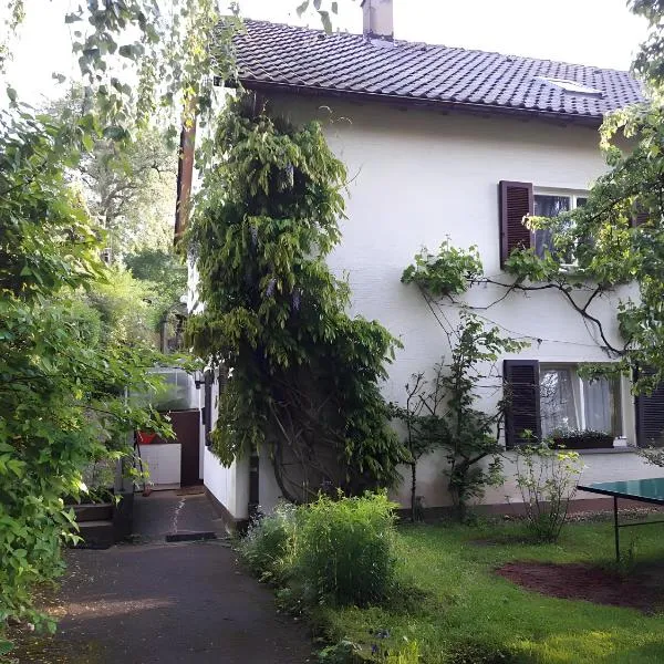 Haus zur Bienenweide, hótel í Schömberg