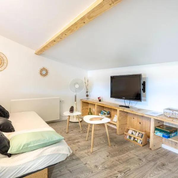 Studio proche Marais Poitevin, Hotel in Oulmes