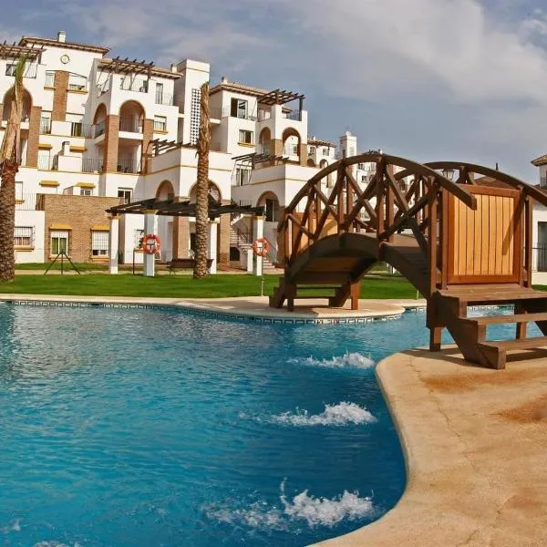 2 bed apartment with pools and spa, hotel v destinaci Vera