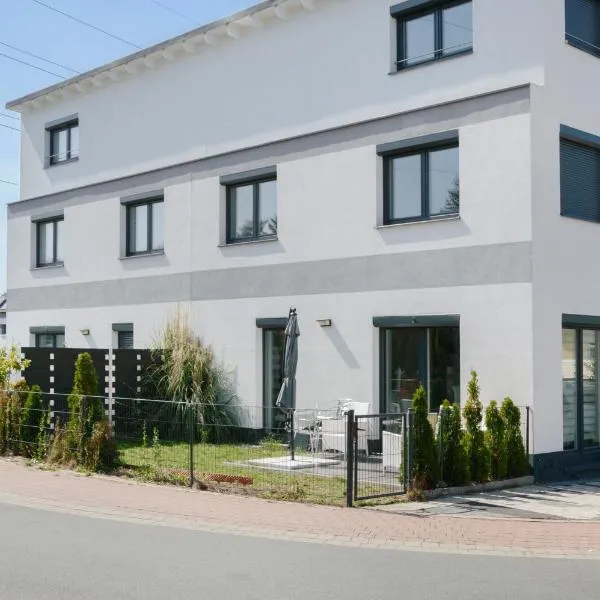 Luxusvilla Neubau 1, hotel i Oberasbach