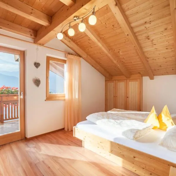 Tonigbauernhof Enzian, hotell i Schenna