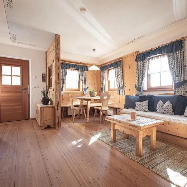 Kofler zw den Wänden Apt Enzian, Hotel in Sand in Taufers