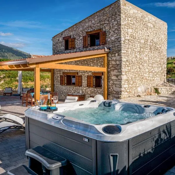 Villa Stone Walls with Jacuzzi, hotel u gradu Kastelamare del Golfo