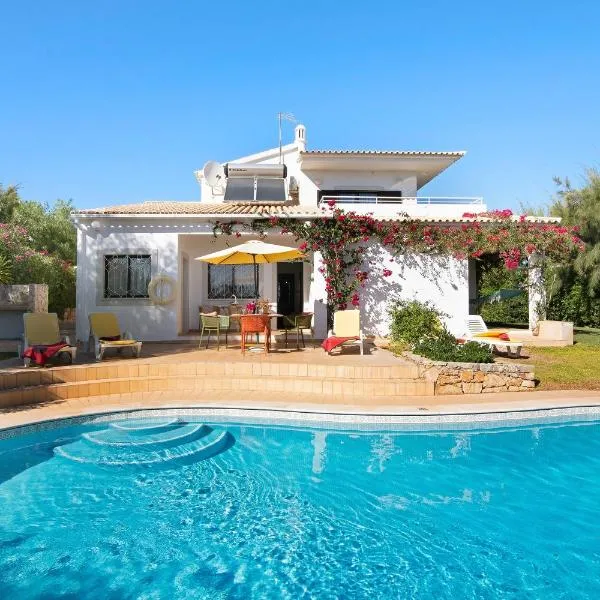 Casa da Alfarrobeira, Hotel in Loulé
