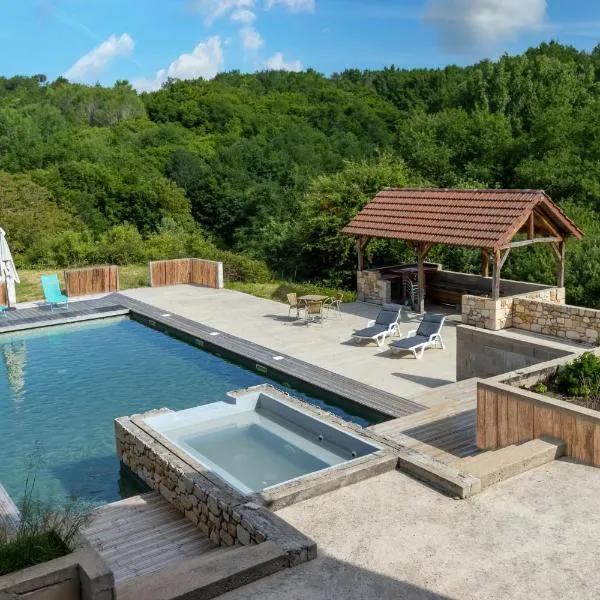 Chalet En Bois, viešbutis mieste Saint-Cernin-de-lʼHerm